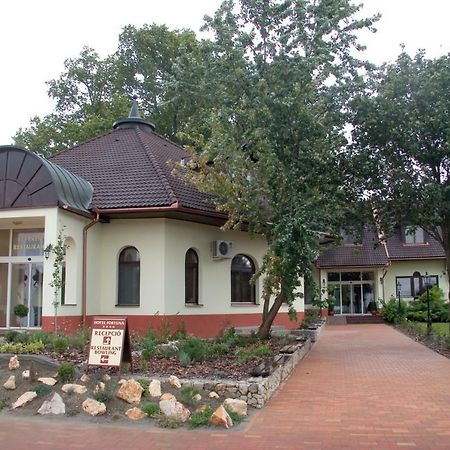 Hotel Fortuna Davod Bagian luar foto