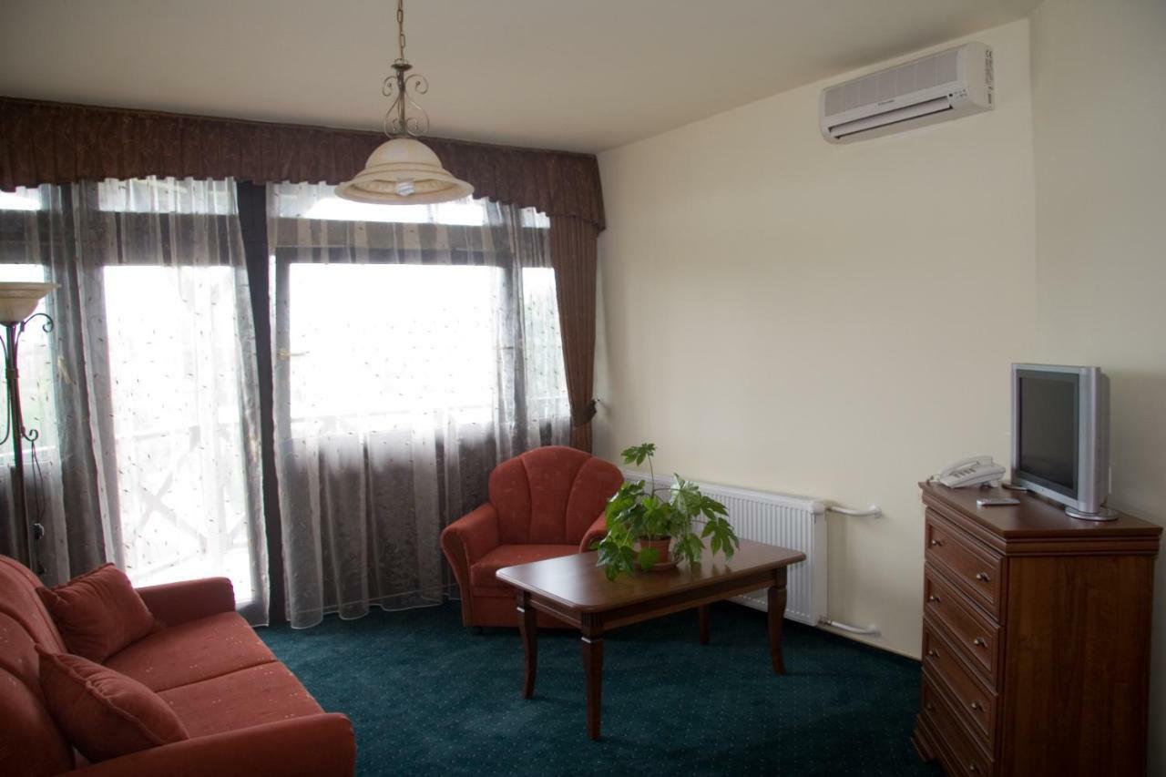 Hotel Fortuna Davod Ruang foto