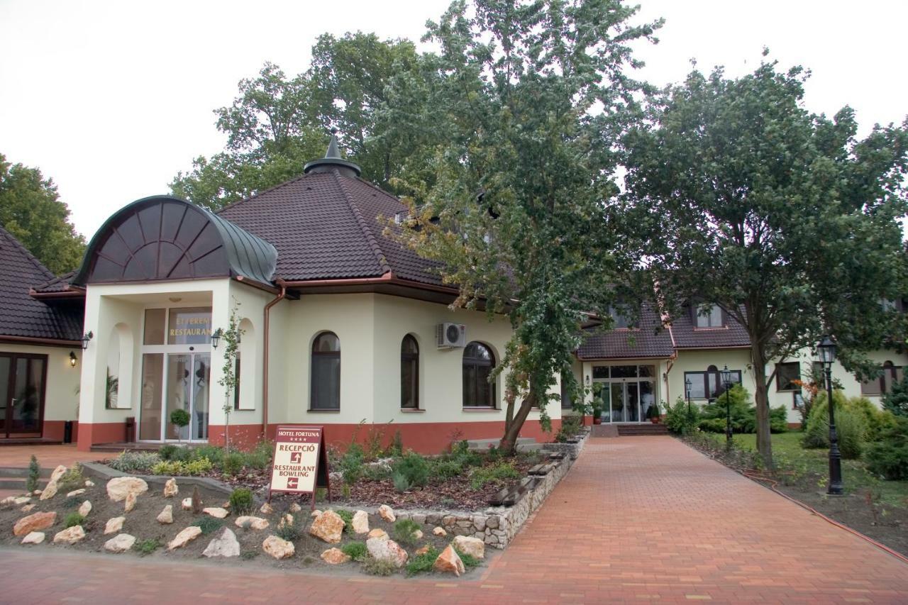 Hotel Fortuna Davod Bagian luar foto