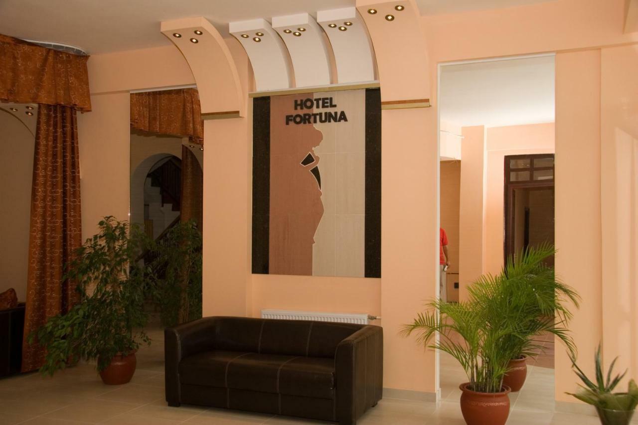 Hotel Fortuna Davod Bagian luar foto