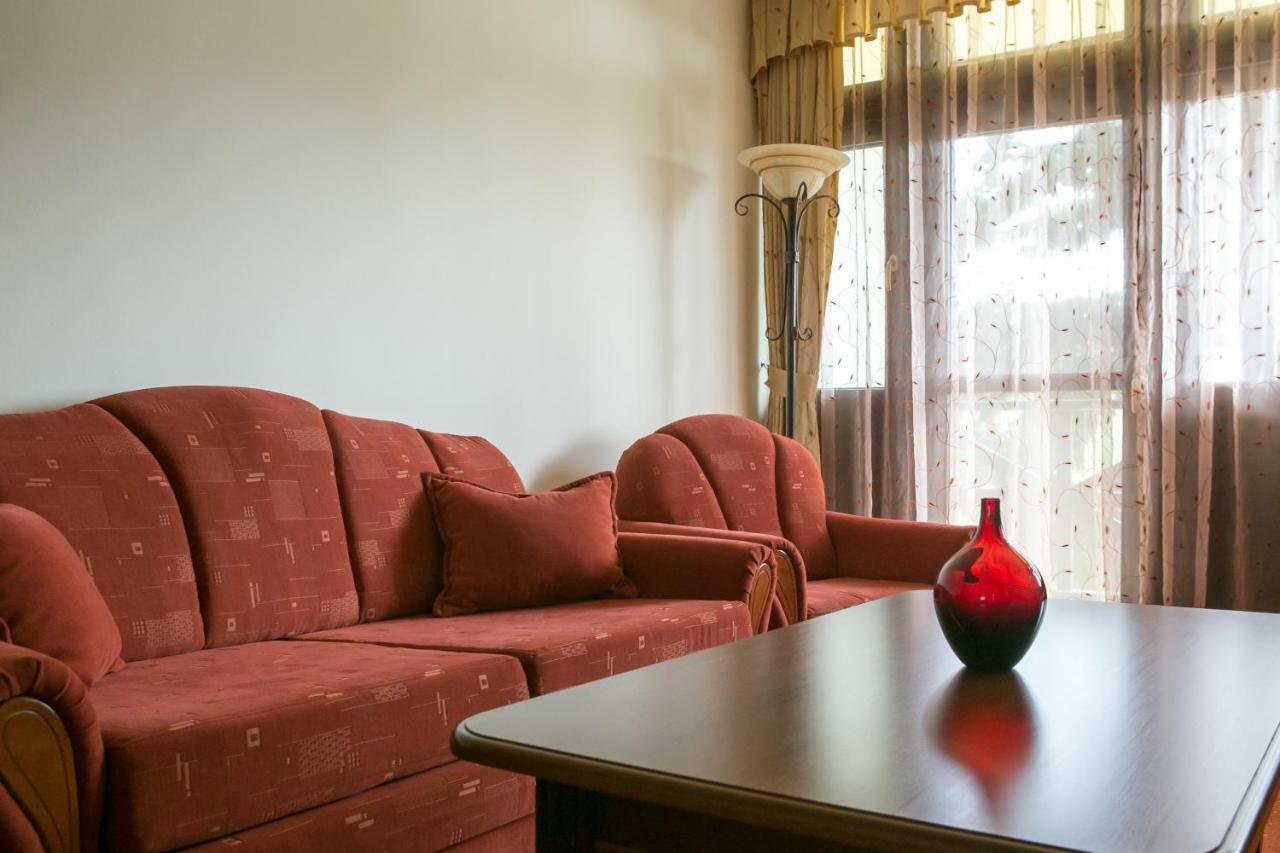 Hotel Fortuna Davod Bagian luar foto