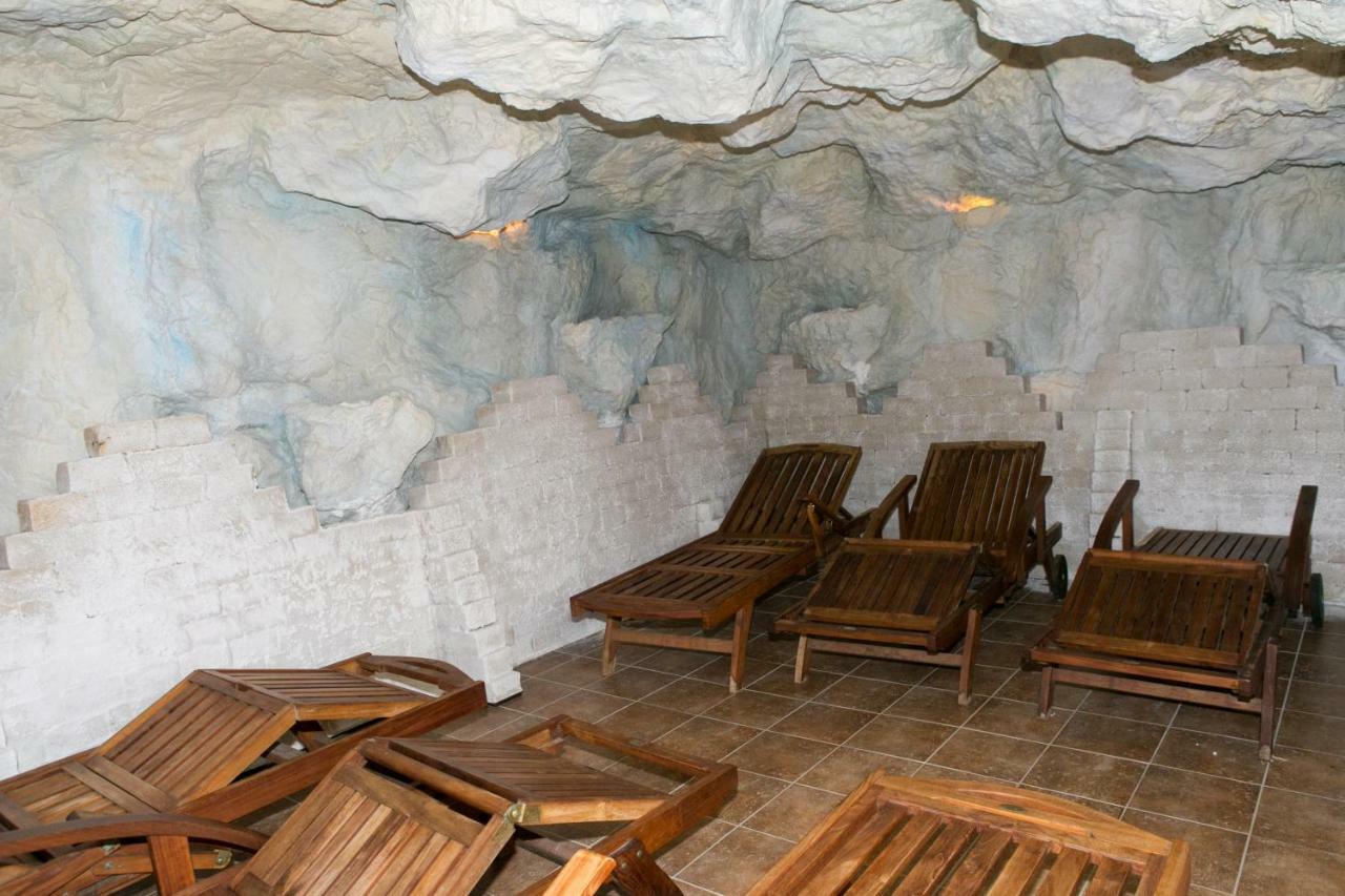 Hotel Fortuna Davod Bagian luar foto