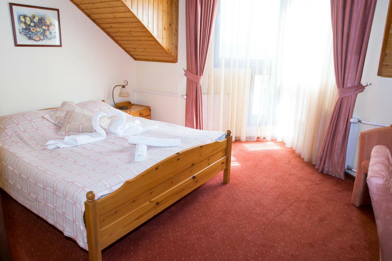 Hotel Fortuna Davod Bagian luar foto