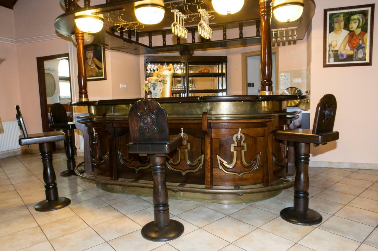 Hotel Fortuna Davod Bagian luar foto