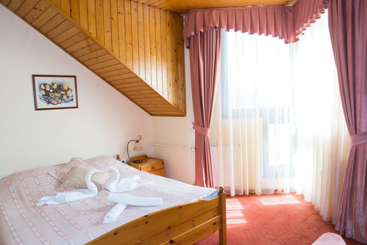 Hotel Fortuna Davod Bagian luar foto