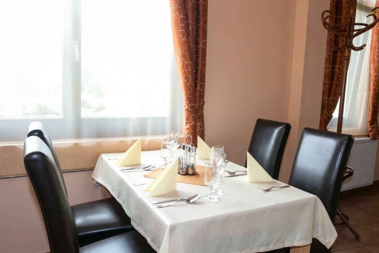 Hotel Fortuna Davod Bagian luar foto