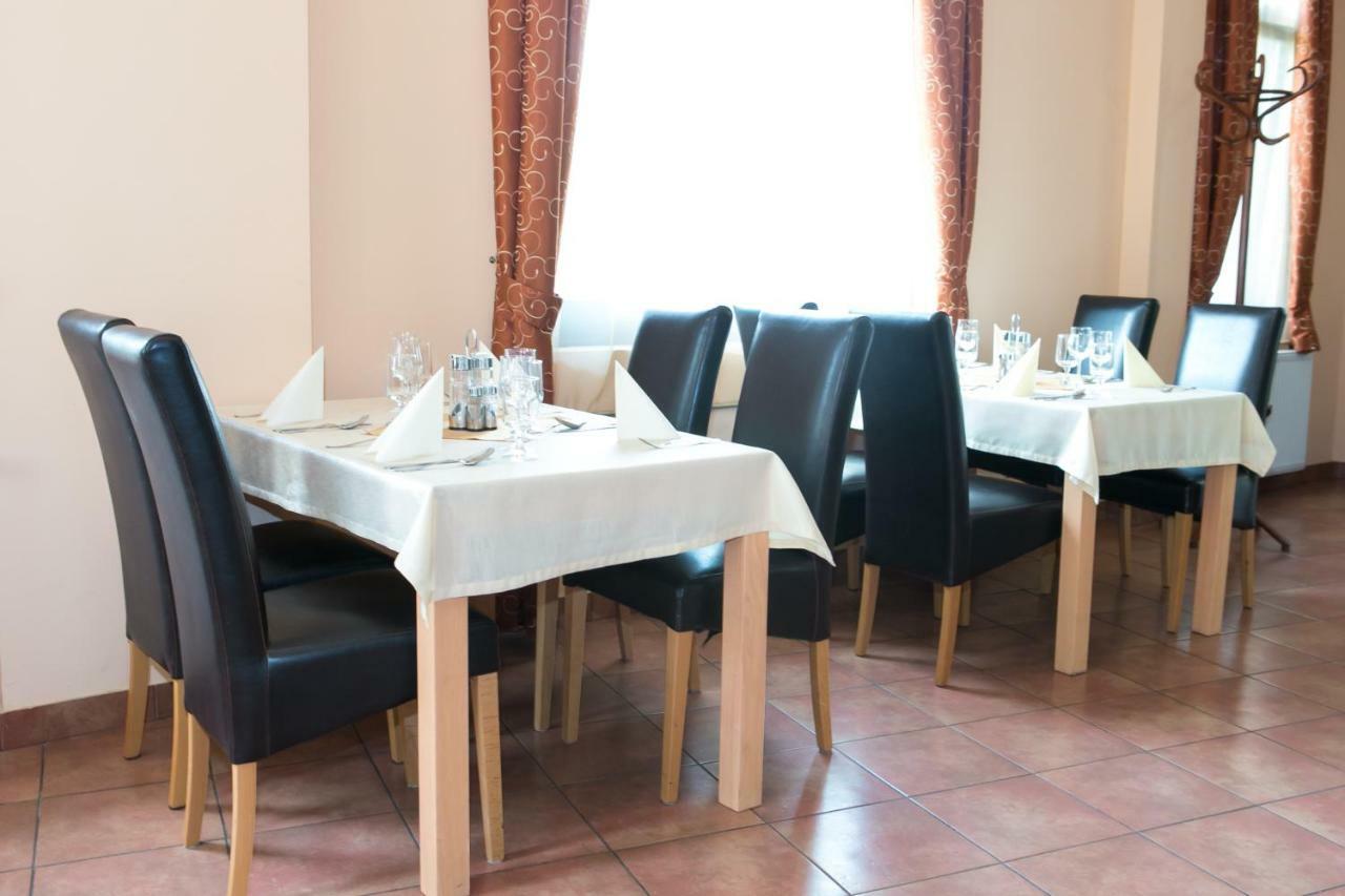 Hotel Fortuna Davod Bagian luar foto