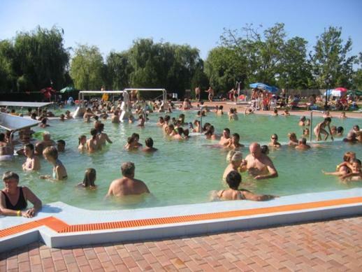 Hotel Fortuna Davod Bagian luar foto