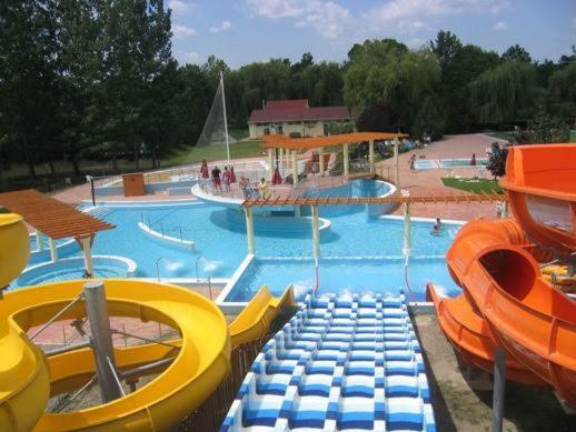 Hotel Fortuna Davod Bagian luar foto