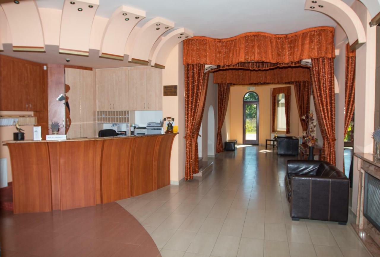 Hotel Fortuna Davod Bagian luar foto